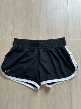 Under Armour HeatGear Shorts Women’s M Black Semi-Fitted Athletic